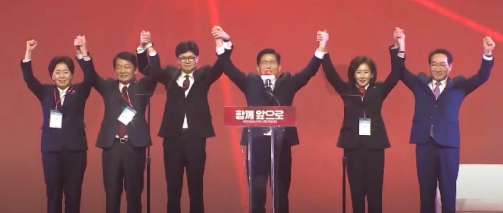 South Korean Presidential Candidate Kim Moon-soo with senior People Power Party officials at an event on May 3.