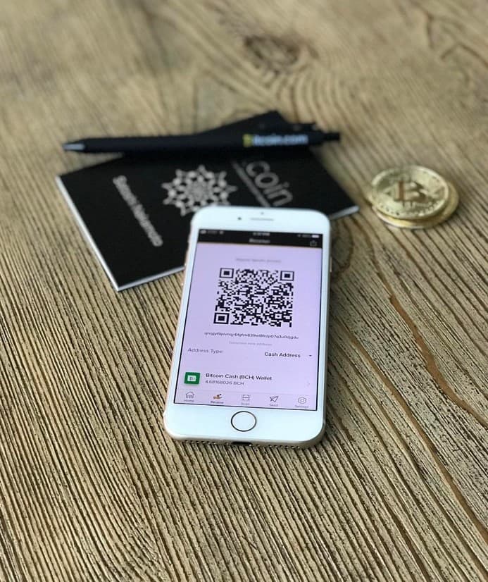 membeli bitcoin dengan kartu kredit/debit.