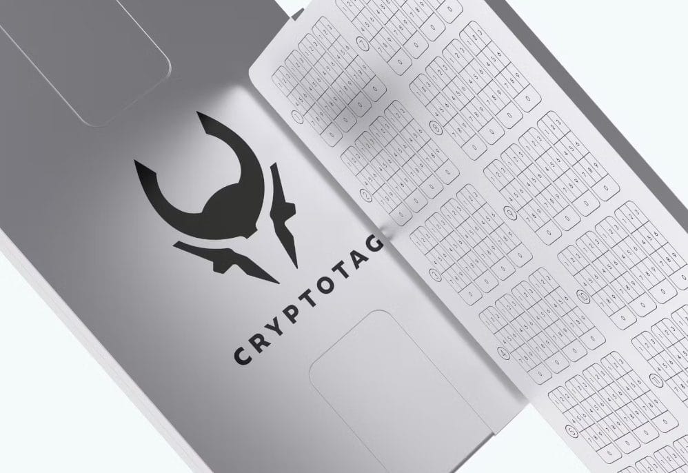 CryptoTag Titanyum plakalarda anahtarınızı g&uuml;venle saklayın
