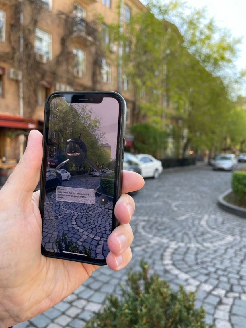 スマホとAIアバター