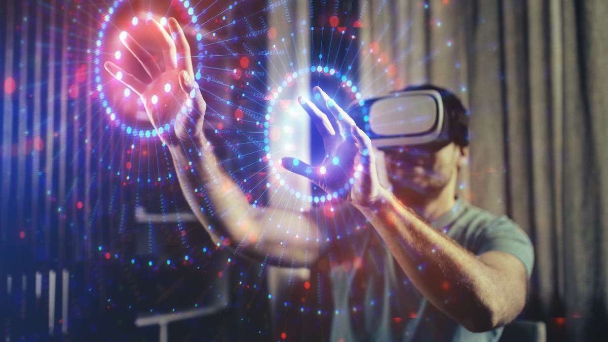 VRをつけてメタバース世界にアクセスしている男性