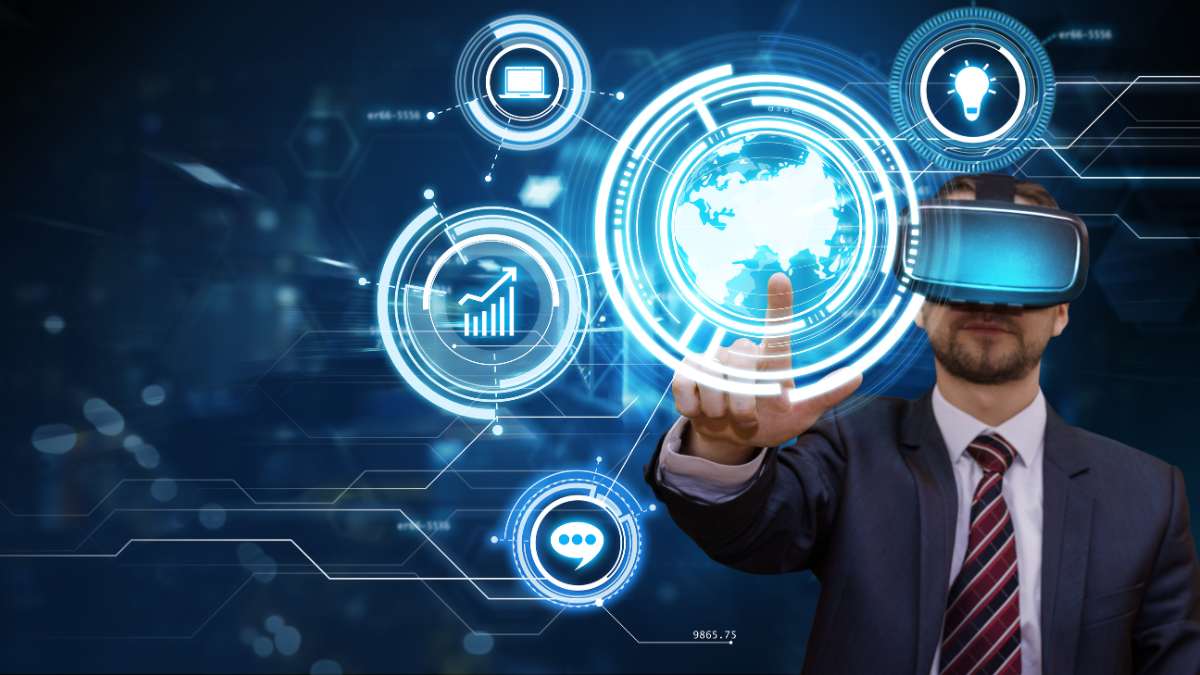 最先端テクノロジーを使いこなすVRをつけた男性