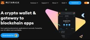 الصفحة الرئيسيّة لموقع MetaMask تتضمّن خيارات تحميل التطبيق وإضافة المتصفّح وصورة لواجهة التطبيق على الهاتف المحمول