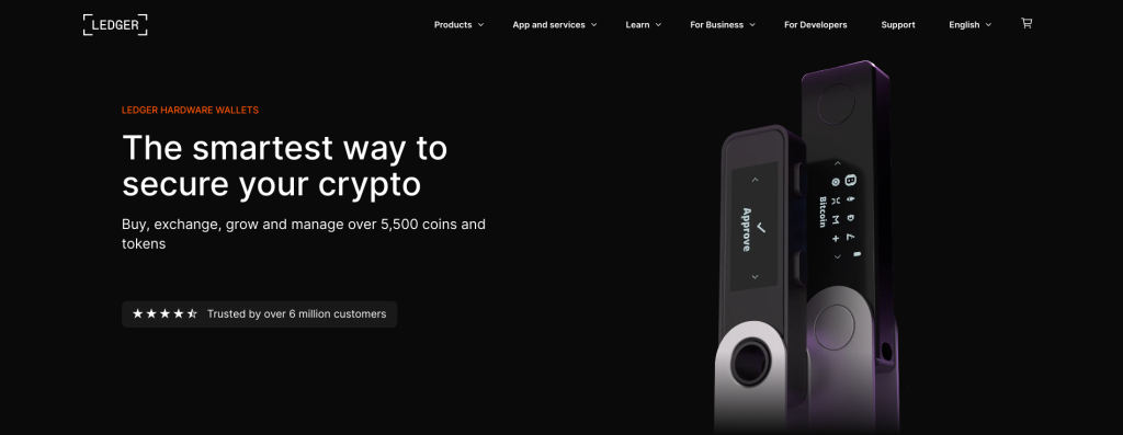 محفظتان ماديتان بلون أسود وبجانبهما بعض الشروحات