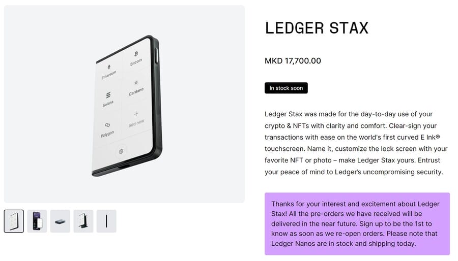 الصفحة الرئيسية لمحفظة Ledger Stax تحتوي على شكل الجهاز ومواصفاته