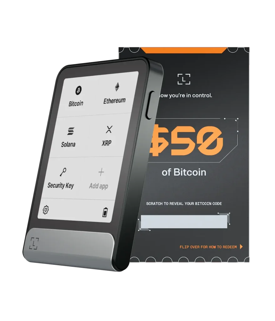محفظة Ledger Flex وبجانبها بطاقة العرض الترويجي