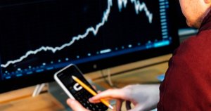 Investors Look to Bitcoin to Judge When to Enter Crypto Markets