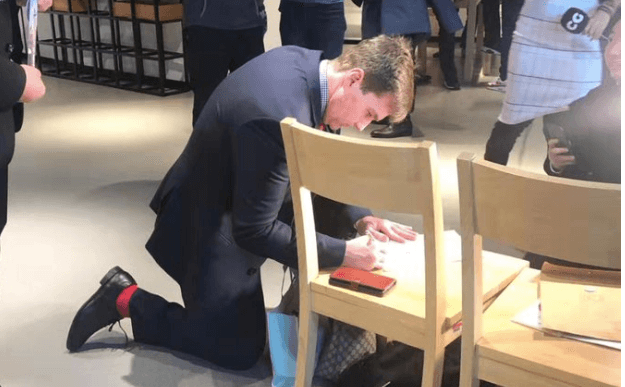 Craig Wright signing the Bitcoin whitepaper for a fan at Tsinghua University