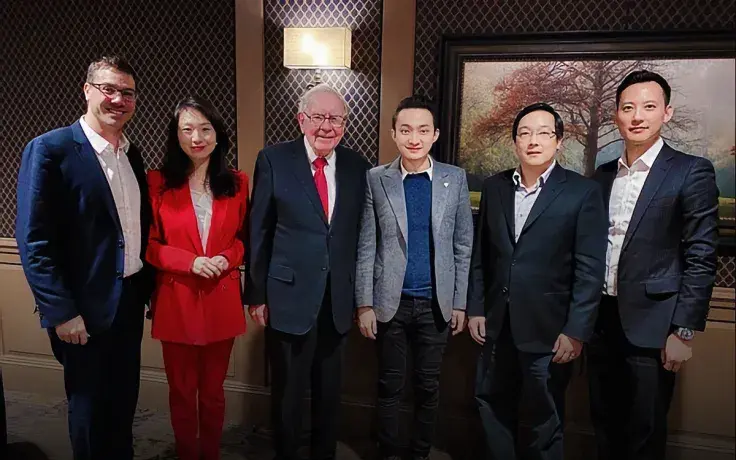 Tron CEO Justin Sun Finally Meets Warren Buffett – As It Happened