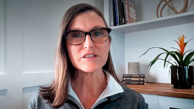Cathie Wood Sells Coinbase Stock at All-Time Low: Is It Bounce Indicator?