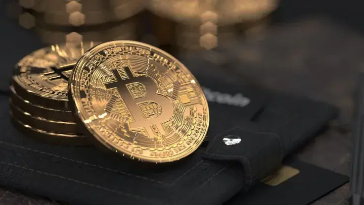 Satoshi-Era Bitcoin (BTC) Wallets Come Back to Life En Masse, Big Sell-off Coming?