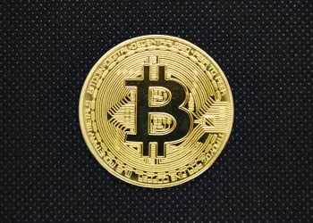 Bitcoin rumbo a los $110,000: ¿Por qué Miya predice un desplome bursátil y una huida hacia las cripto?