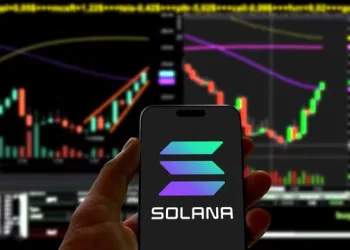 Solana Flips Bullish: Price Climbs Above Ichimoku Cloud With Strong Momentum
