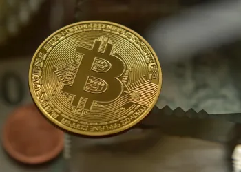Bitcoin en la Encrucijada: ¿Rally Explosivo a la Vista o Falsa Alarma?
