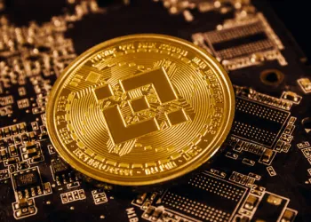 BNB: ¿Camino a $1,100? Análisis de la Fuerte Ruptura y el Impulso Alcista