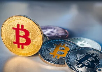 ¿Está Bitcoin a punto de estallar? La volatilidad se contrae y la presión aumenta