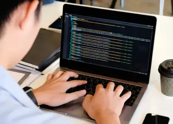 Crypto Programmer: Goal of Bitcoin is to Bypass Existing Financial System, Not to Support it