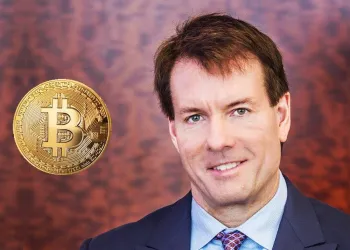 Picture of MicroStrategy CEO Michael Saylor with a bitcoin next to him