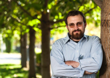 Picture of Cardano founder Charles Hoskinson